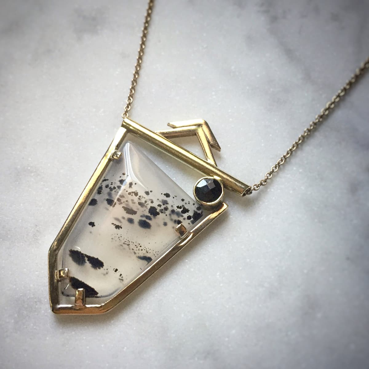 Contemporary necklace with modern appeal